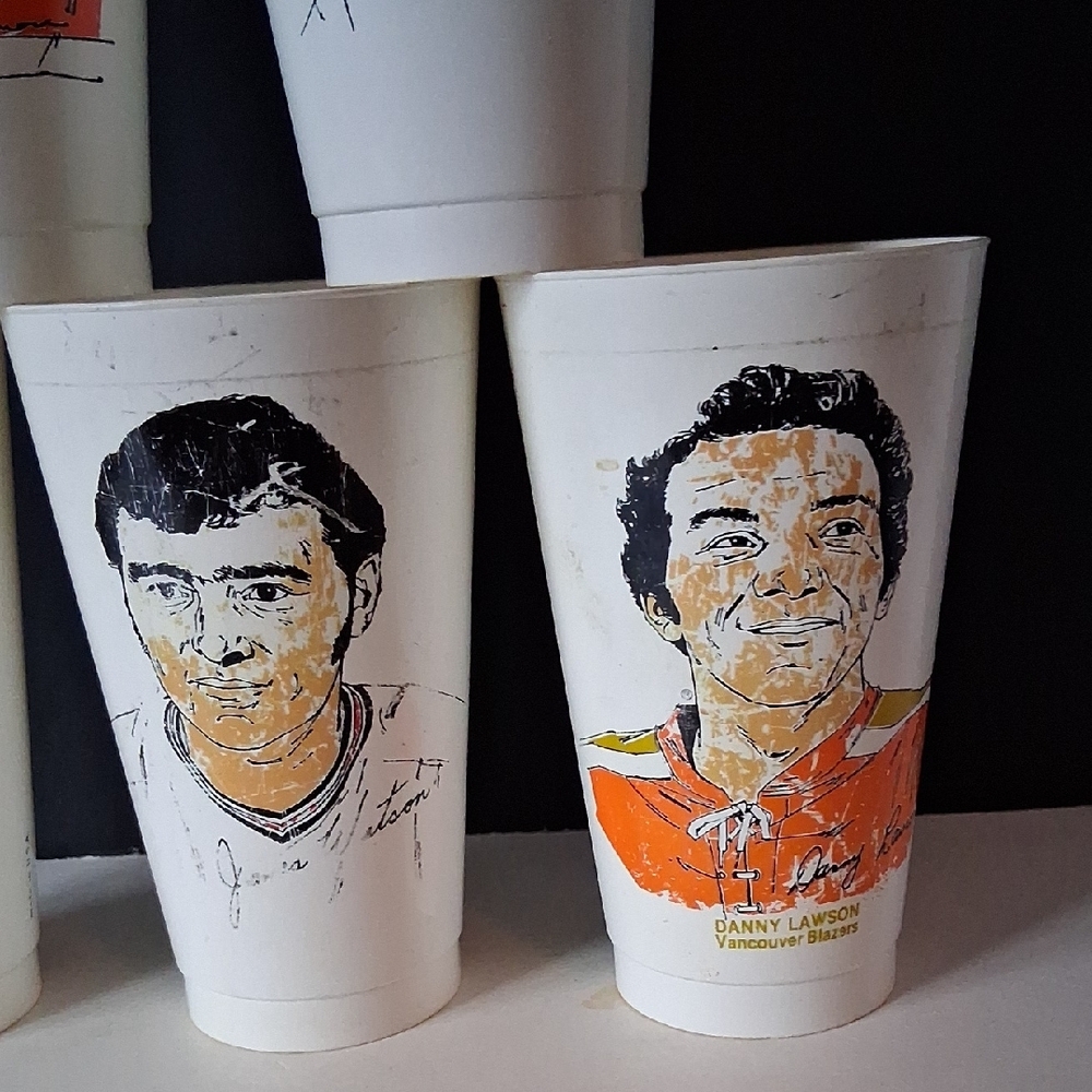 Vintage WHA Illustrated White and Orange Cups Set - Picture 15 of 16